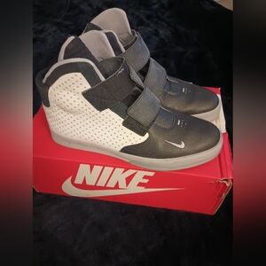 Nike High-Top Sneakers in Black and White with Velcro Straps